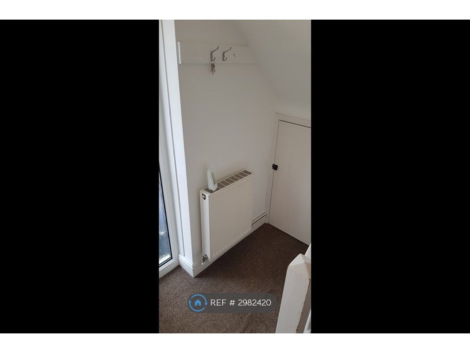 Property photo 2 of 24 Entrance Cloakroom