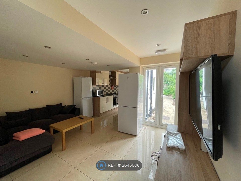 Property photo 3 of 12 Open-Plan Lounge/Kitchen