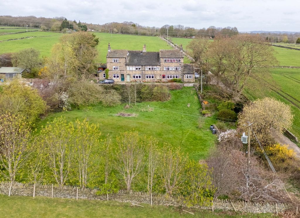 Property photo 2 of 42