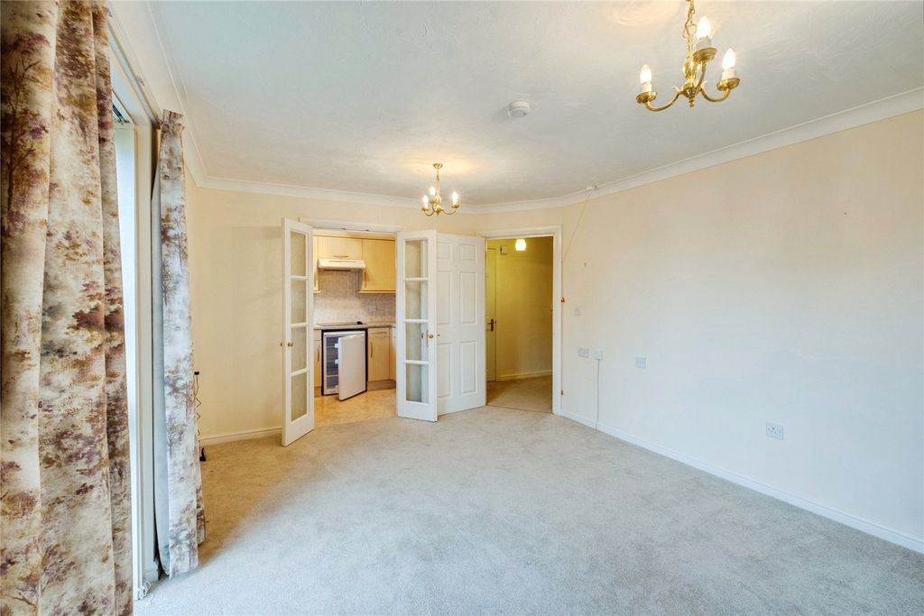 Property photo 3 of 11 Lounge