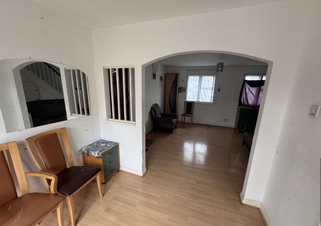 Property photo 2 of 3