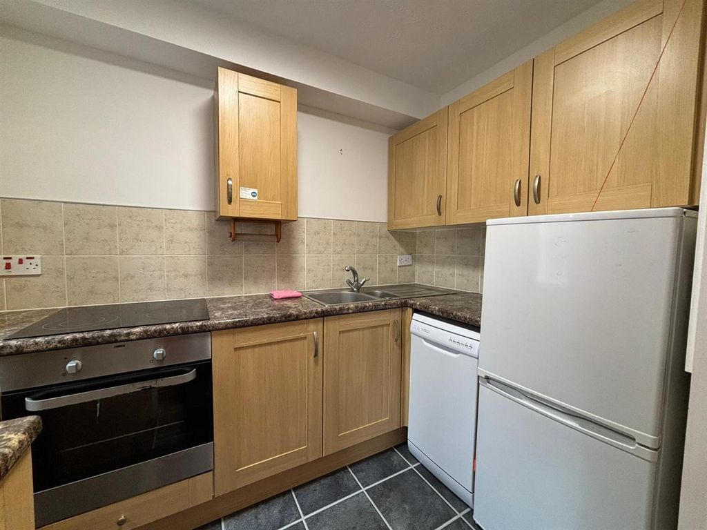 Property photo 2 of 6 Kitchen.Jpg