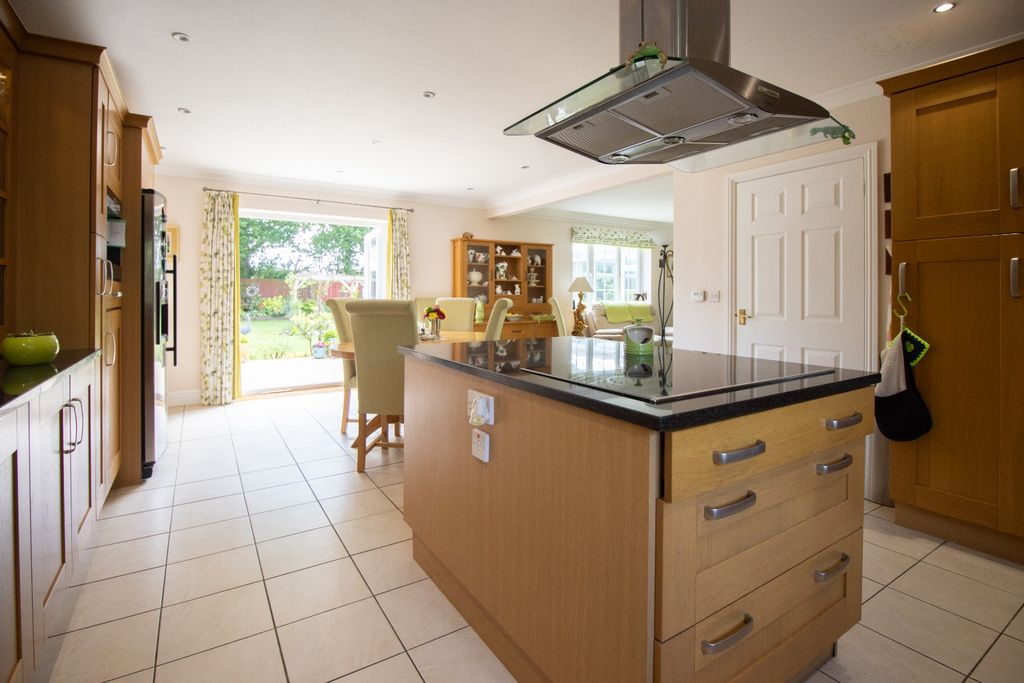 Property photo 3 of 30 3259827