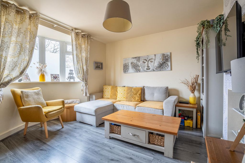 Property photo 2 of 21 Living Room