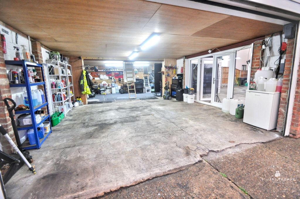 Property photo 2 of 26