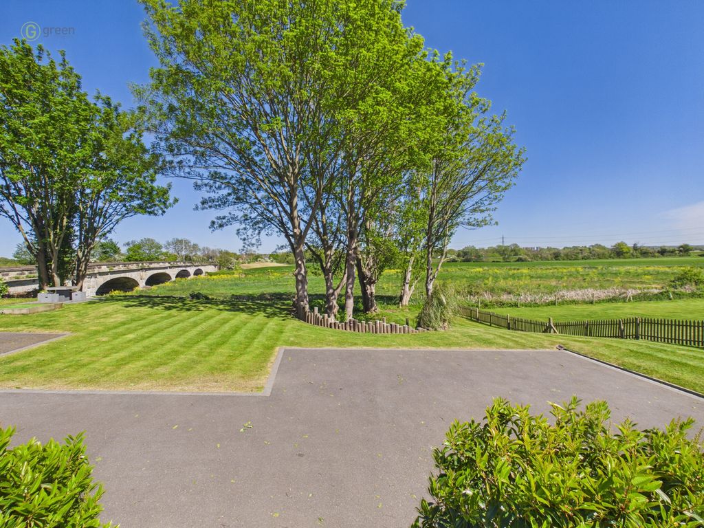 Property photo 2 of 44 77719B4ce8B34Ae0918E9Bd931Bb7ee2100Cam04425G0Pr0407Still051