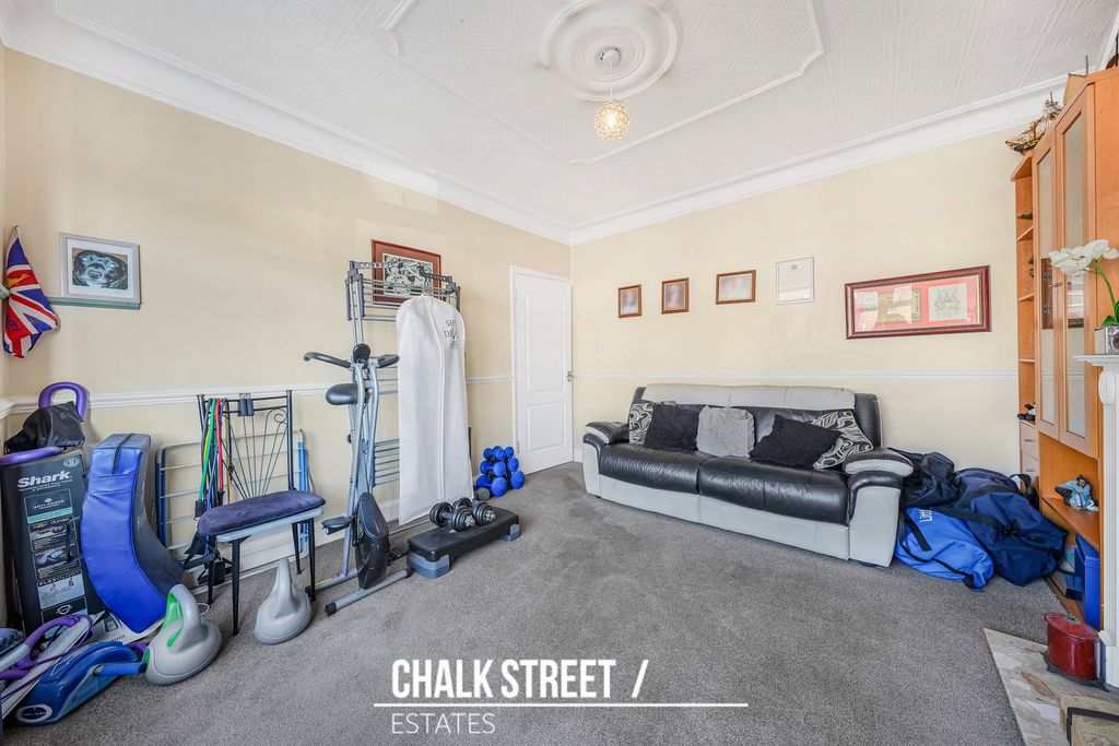 Property photo 3 of 34