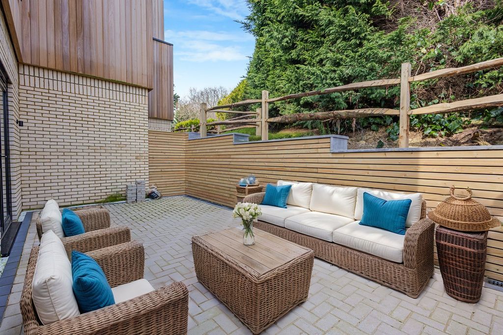 Property photo 1 of 21 Private Garden