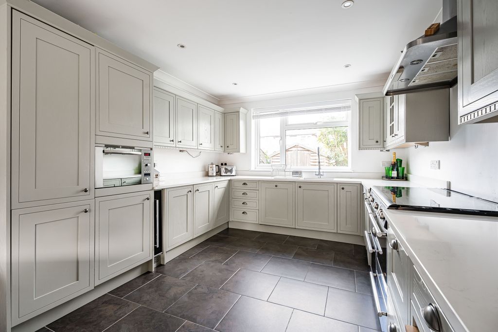 Property photo 3 of 12 Kitchen/Dining Room
