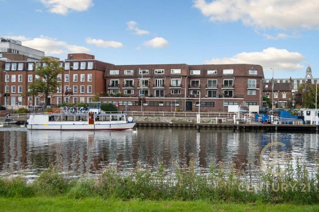 Property photo 2 of 8