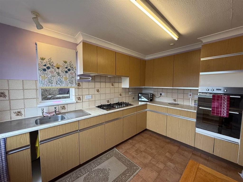 Property photo 2 of 17 Kitchen