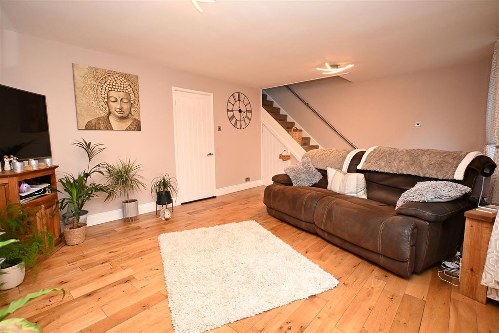 Property photo 3 of 20 Lounge