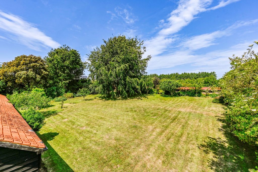 Property photo 2 of 21 Garden