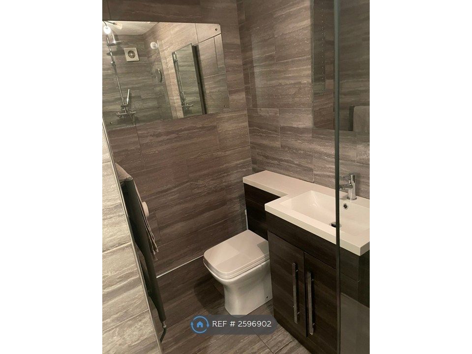 Property photo 1 of 7 Bathroom