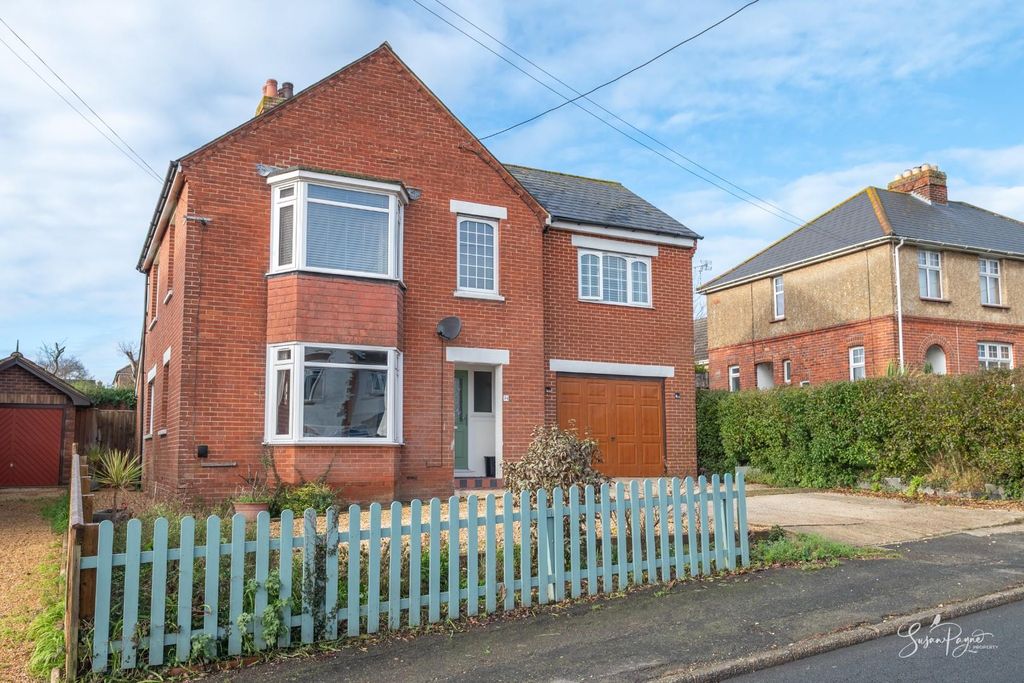 Property photo 1 of 31 Welcome To 36 Station Road