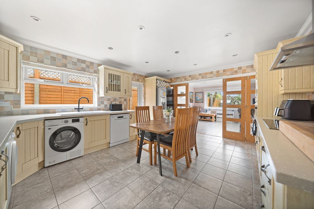 Property photo 2 of 33 4881302