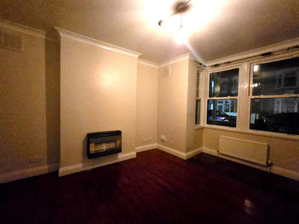 Property photo 3 of 5 Living_Room_Bright.Png