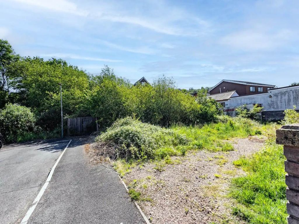 Property photo 2 of 4 3