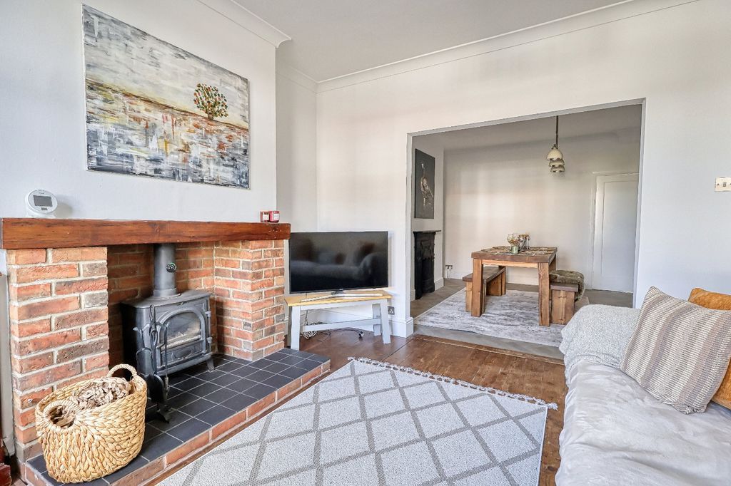 Property photo 3 of 18 Lounge