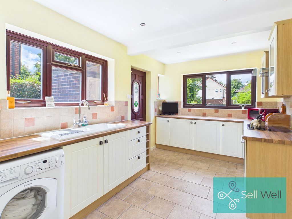 Property photo 3 of 22 Kitchen