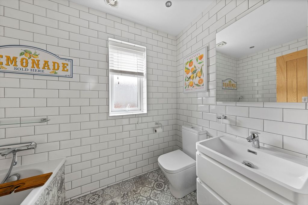 Property photo 3 of 21