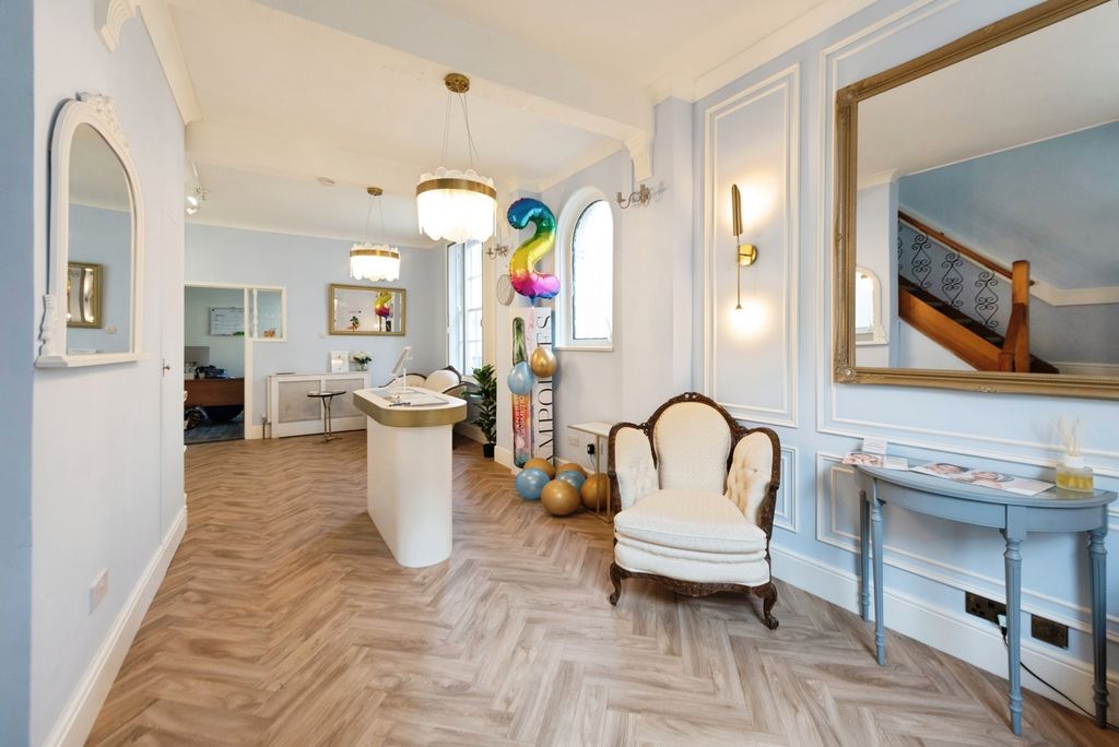 Property photo 2 of 17 Photo