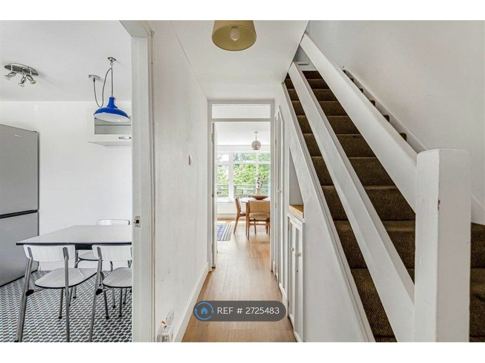 Property photo 3 of 8 Hallway