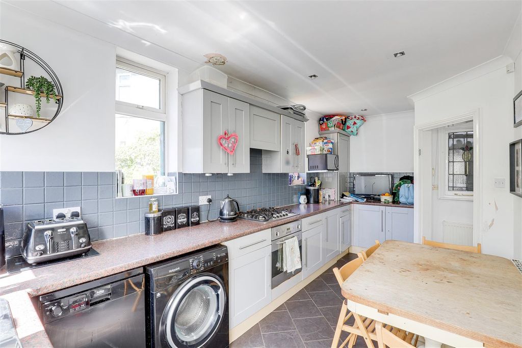 Property photo 2 of 16 6910.Jpg
