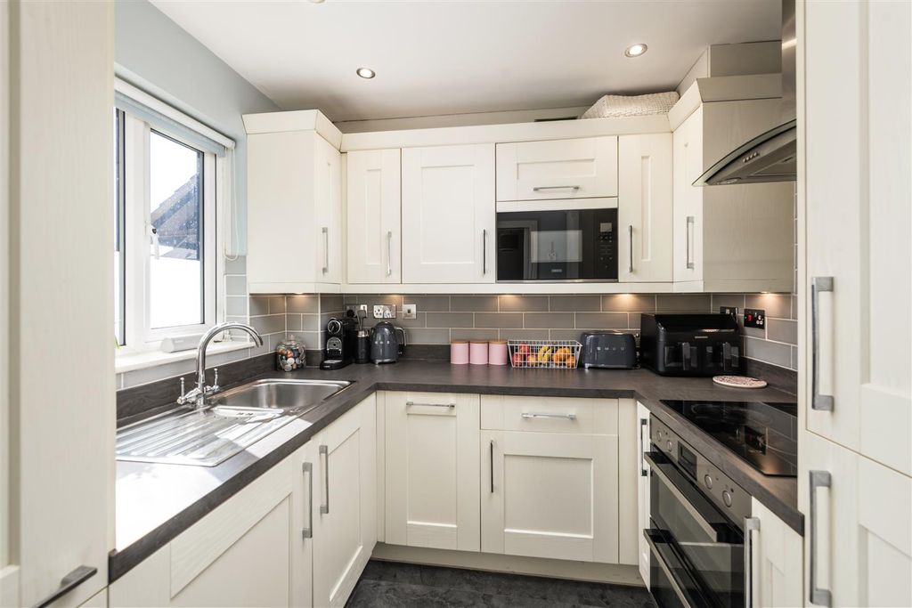 Property photo 3 of 15 Flat 4 11 Canons Close Internals3_3.Jpg