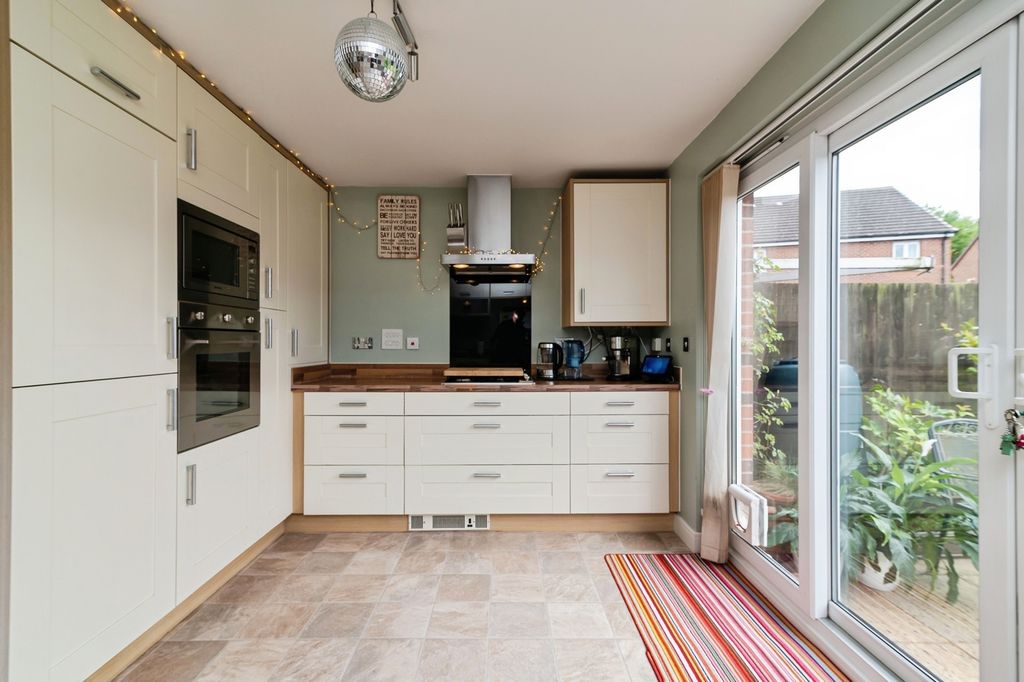 Property photo 3 of 27 Pbox-Img.Jpg