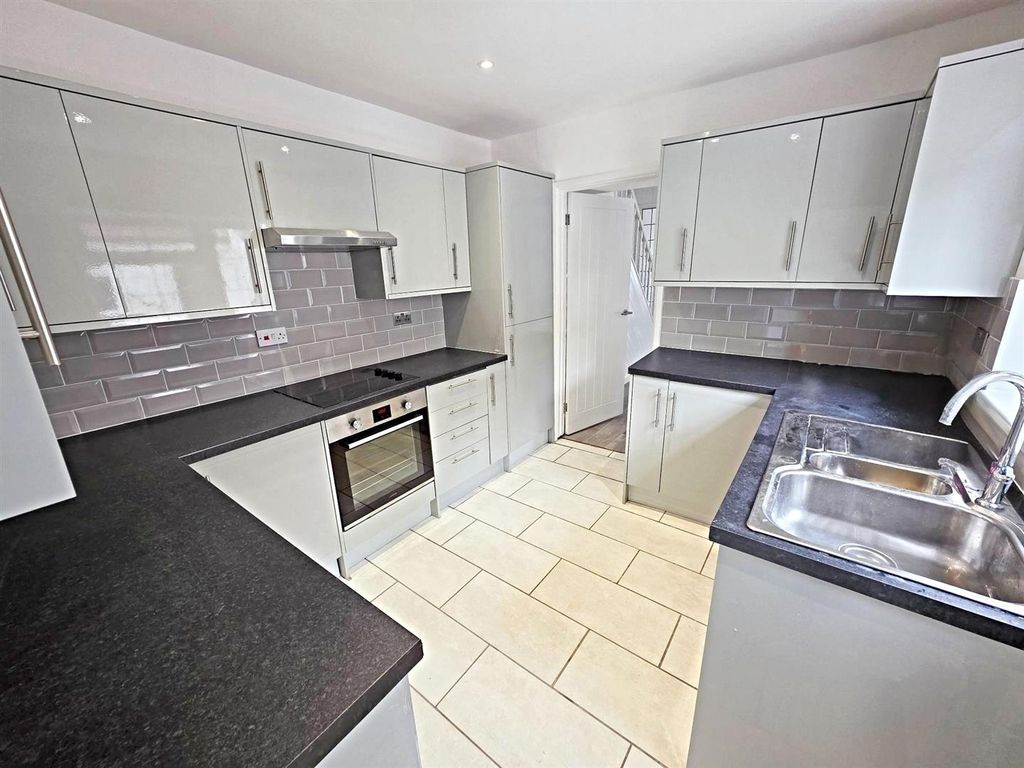 Property photo 3 of 15 Kitchen
