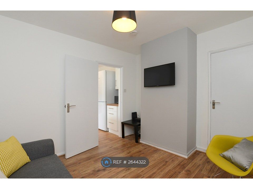 Property photo 3 of 9 Living Room