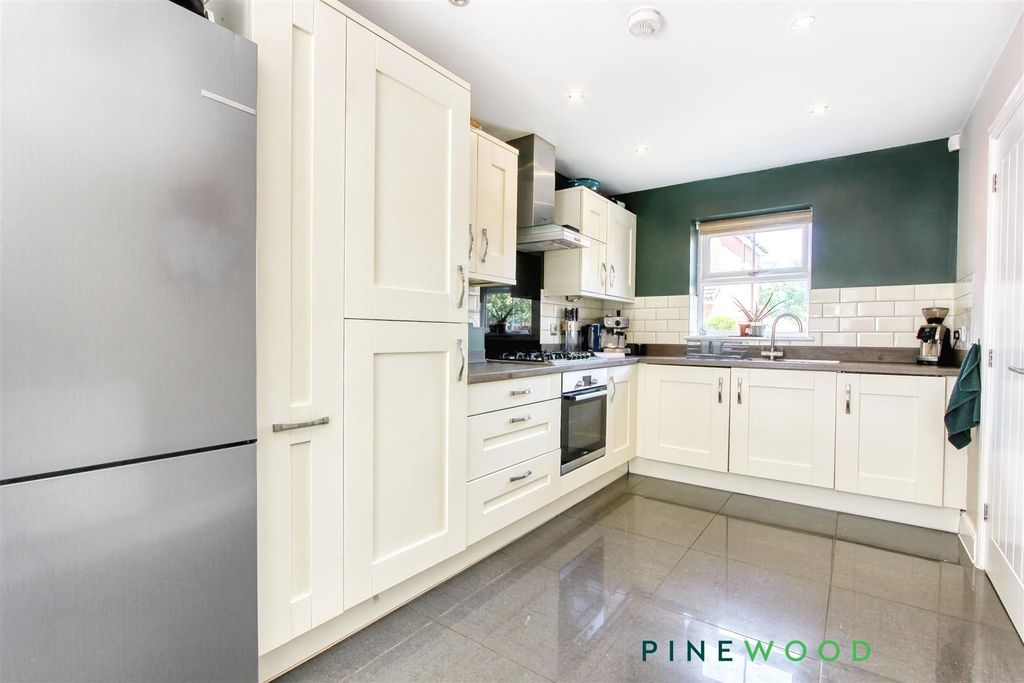 Property photo 3 of 39 Kitchen Diner