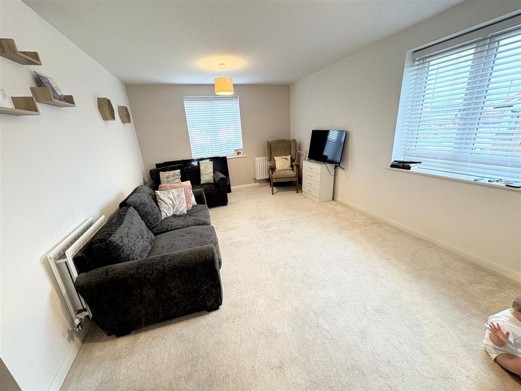 Property photo 1 of 8 Lounge