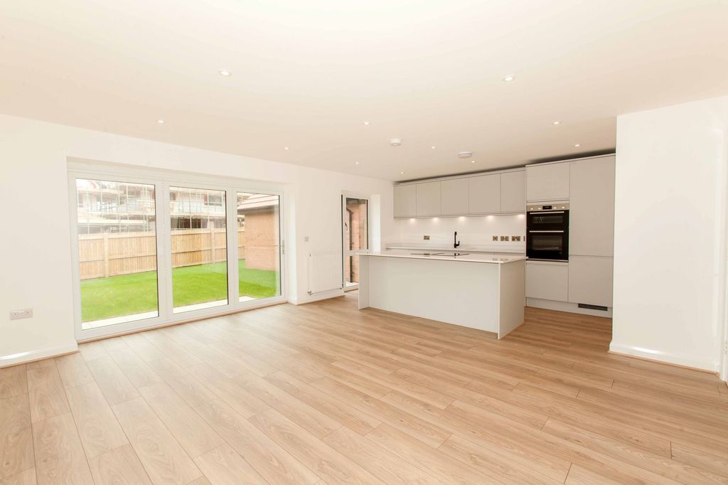 Property photo 2 of 17