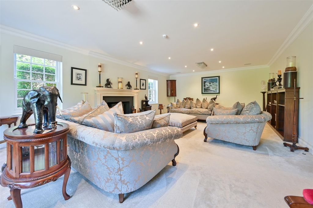 Property photo 3 of 14 Carmyle House-7.Jpg