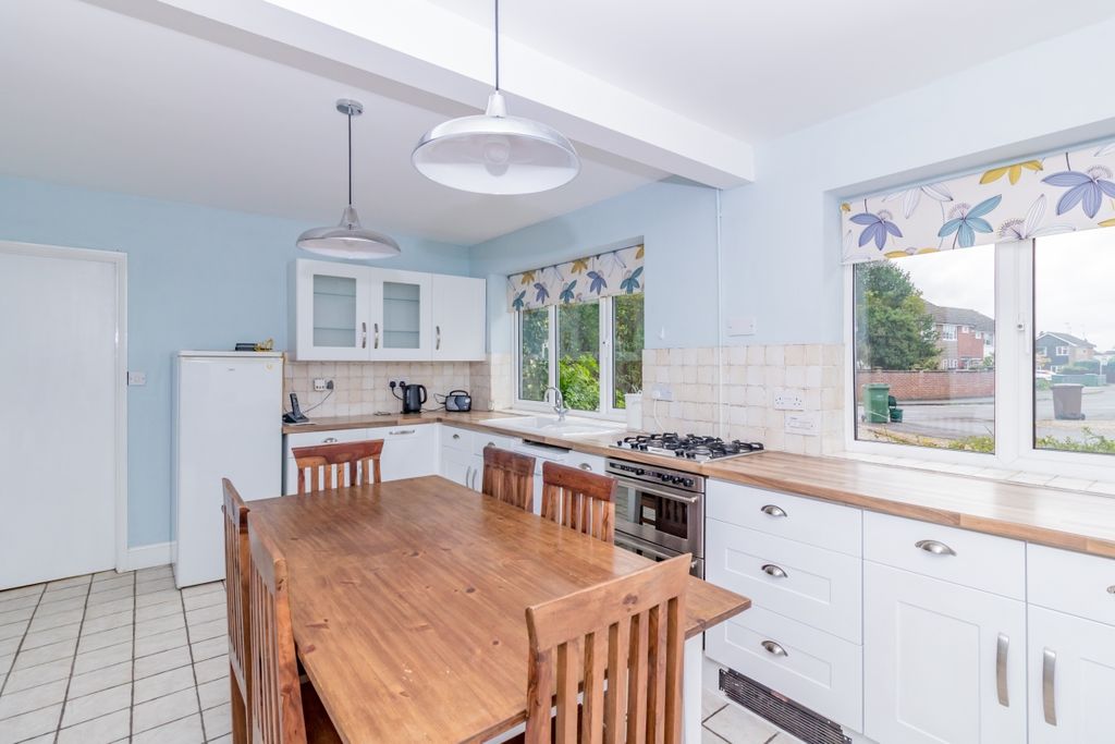 Property photo 2 of 9 76737