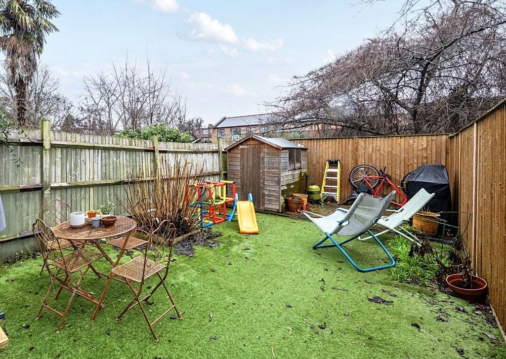 Property photo 3 of 11 Garden