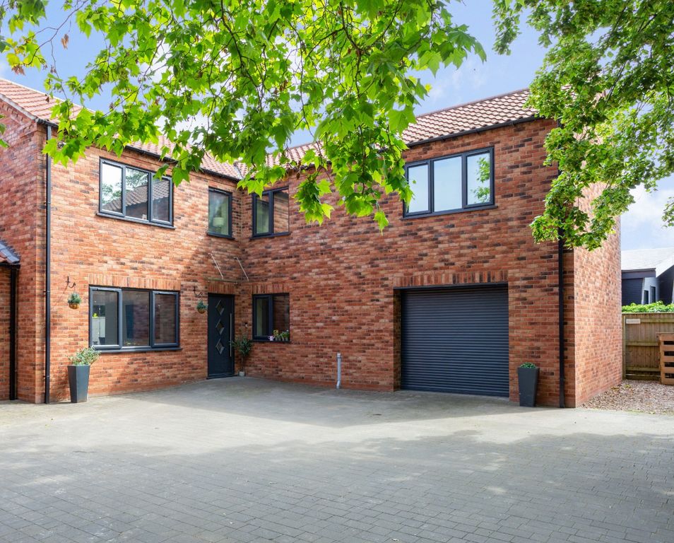 Property photo 1 of 31 4357540