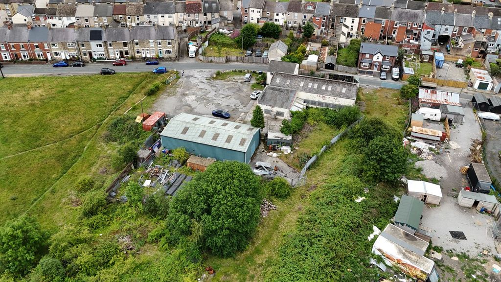 Property photo 2 of 32