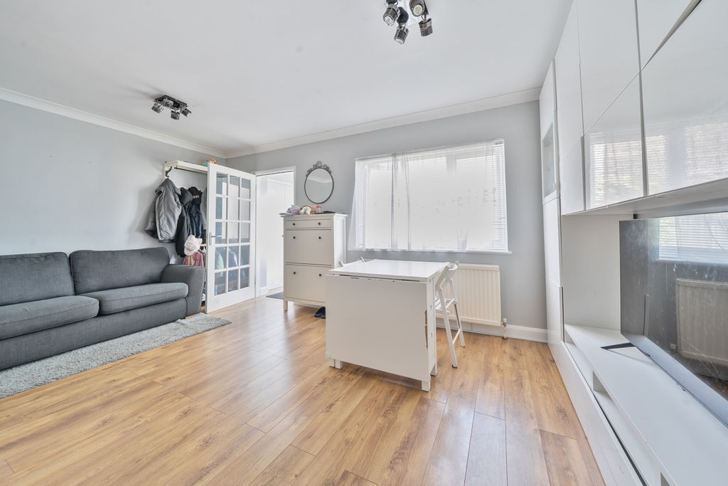 Property photo 2 of 13 1310674-5-685Eb87...