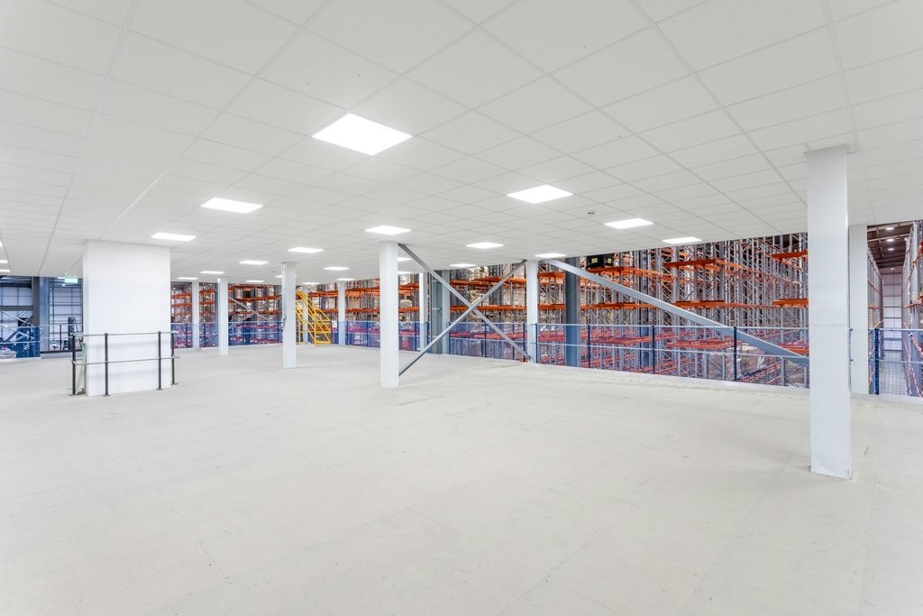 Property photo 3 of 9 E208 Western Avenue