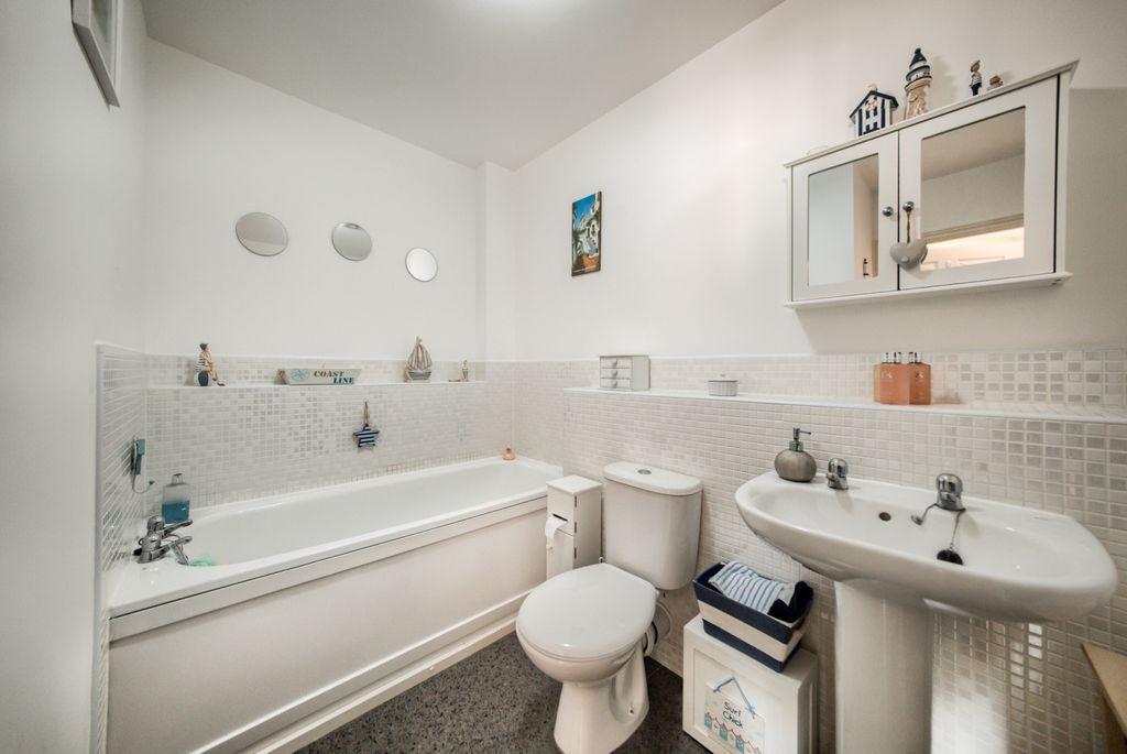 Additional image 10 of 2 bed flat for saleChandley Wharf, Warwick CV34