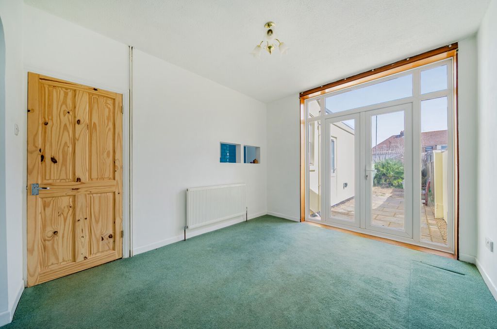 Property photo 3 of 11 1497789-4-6A99697...