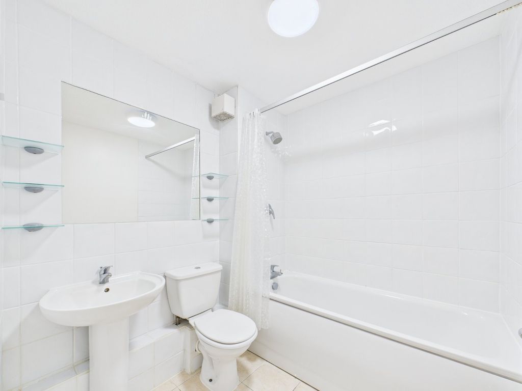 Property photo 3 of 12 Bathroom