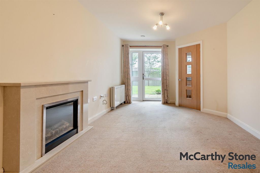 Property photo 2 of 18 8687928-Interior12-800.Jpg