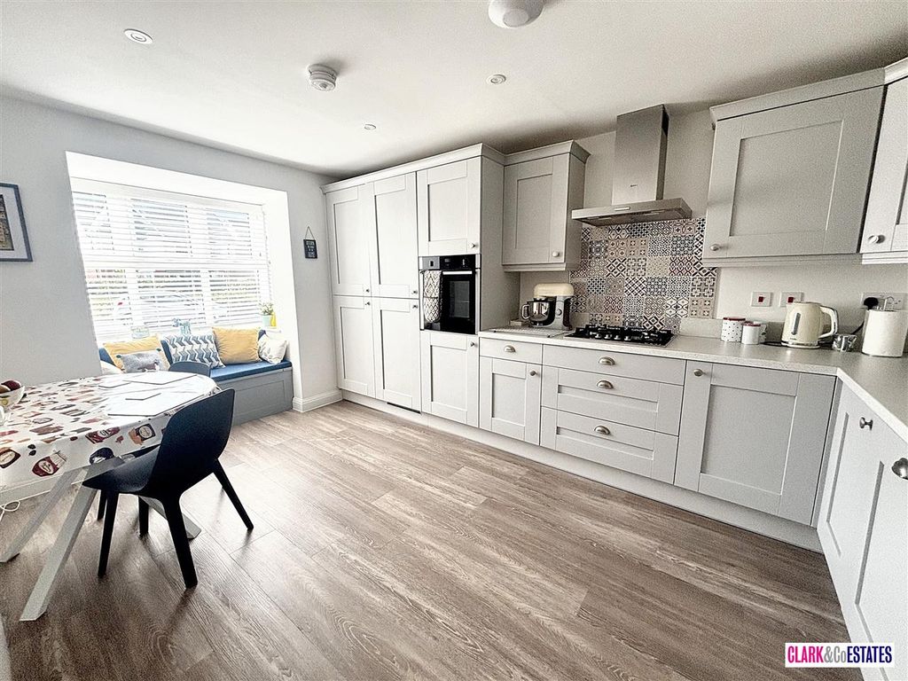 Property photo 2 of 12 Kitchen