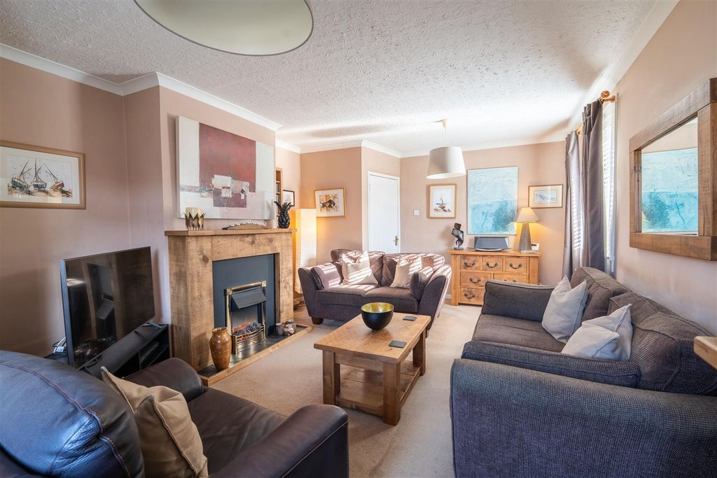 Property photo 3 of 15 Lounge.Jpg