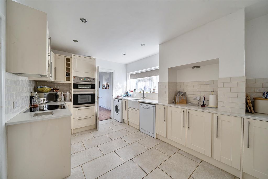 Property photo 2 of 12 Kitchen