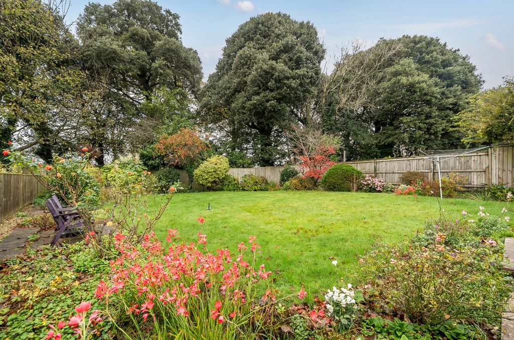 Property photo 2 of 15 1375012-4-690c709...